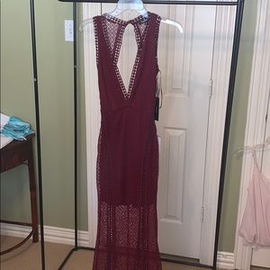 Lulus burgundy dress size small never worn